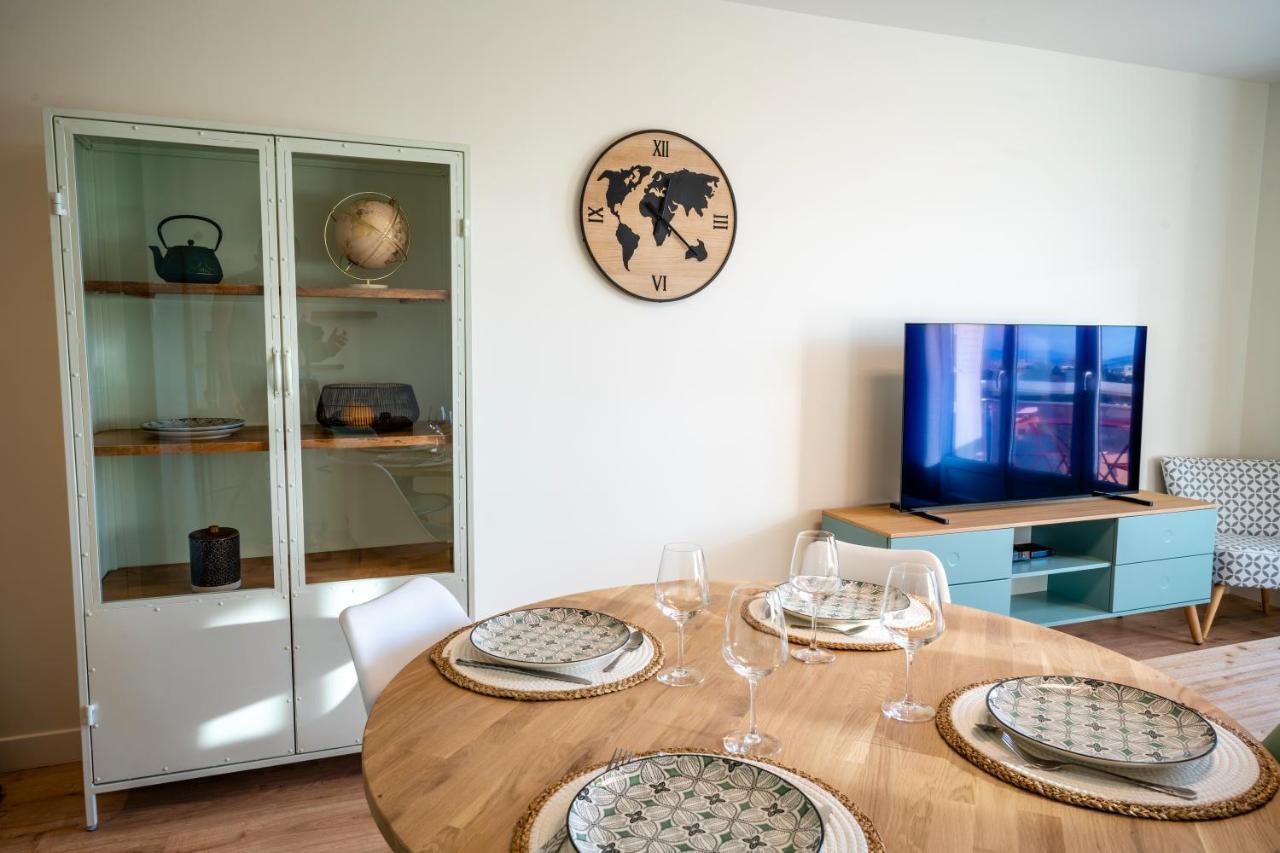 T2 De Standing Climatise Avec Parking Prive, Tram T2 T5, Hopitaux Est Apartman Bron Kültér fotó