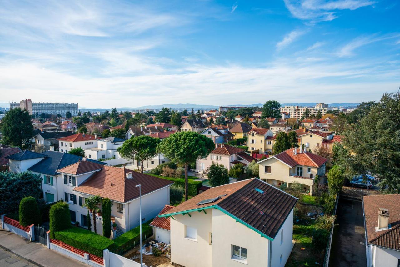 T2 De Standing Climatise Avec Parking Prive, Tram T2 T5, Hopitaux Est Apartman Bron Kültér fotó