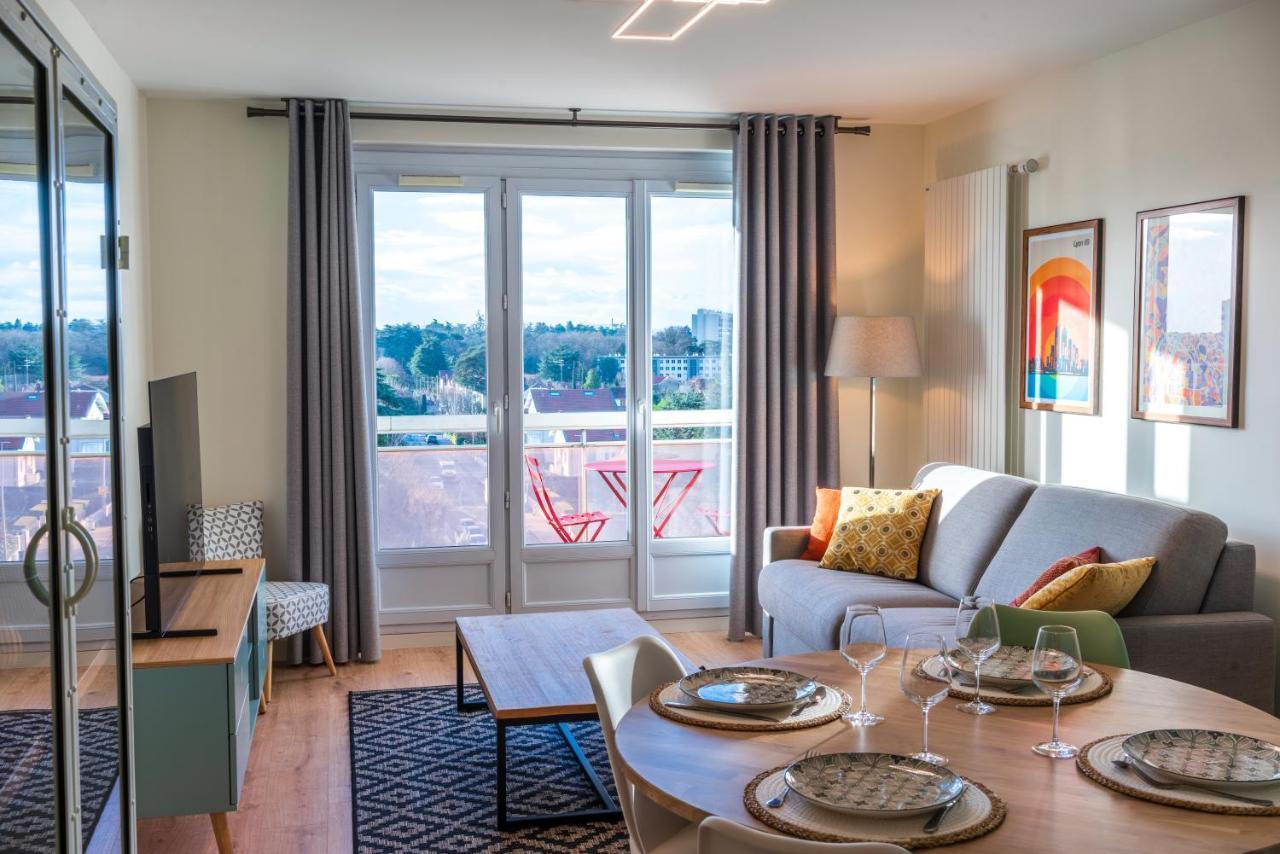 T2 De Standing Climatise Avec Parking Prive, Tram T2 T5, Hopitaux Est Apartman Bron Kültér fotó