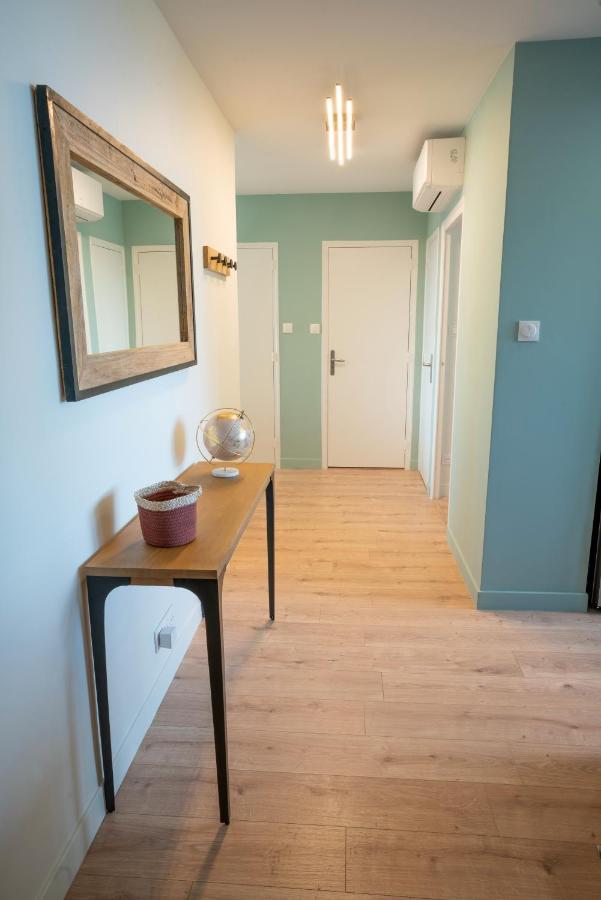 T2 De Standing Climatise Avec Parking Prive, Tram T2 T5, Hopitaux Est Apartman Bron Kültér fotó