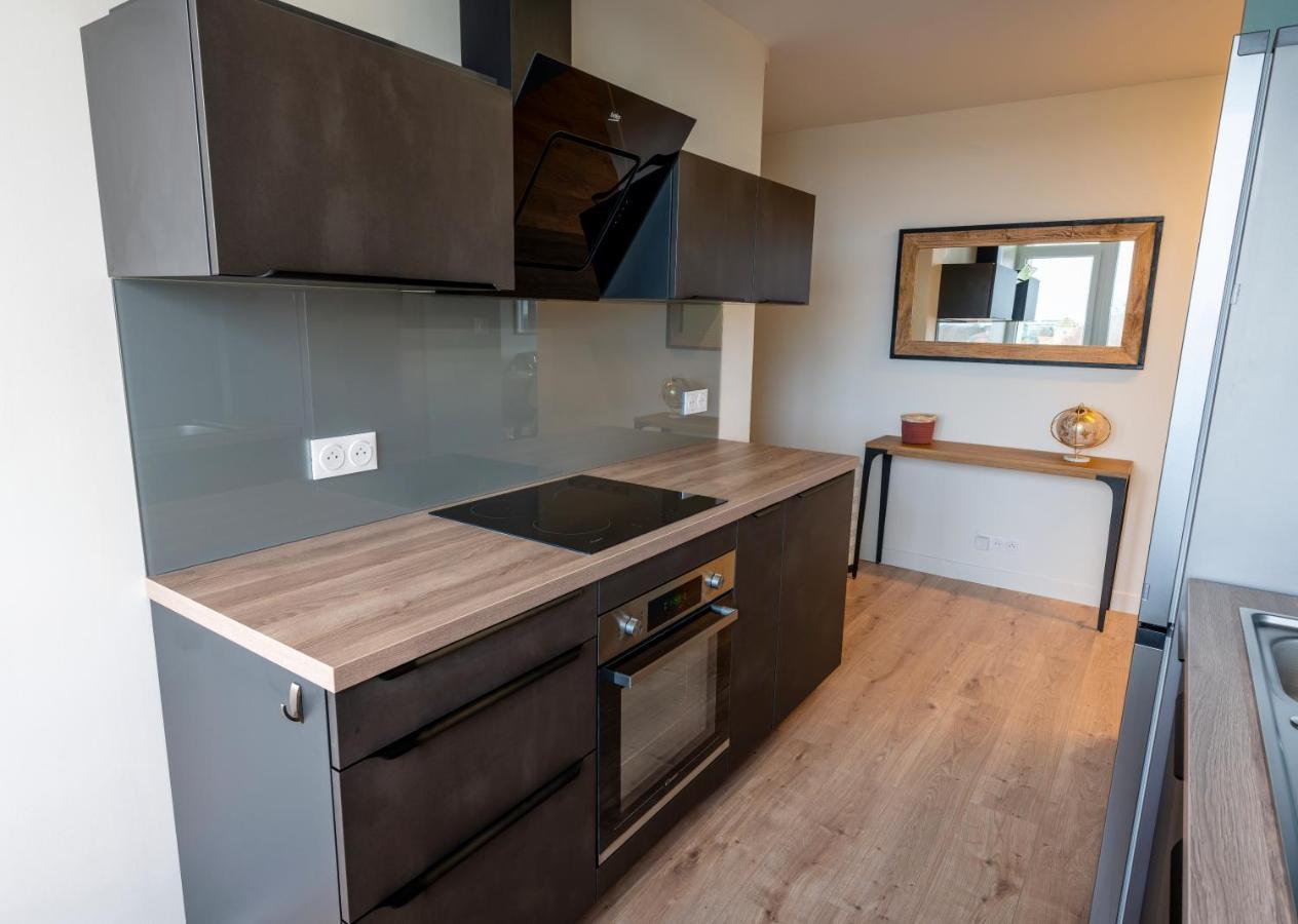 T2 De Standing Climatise Avec Parking Prive, Tram T2 T5, Hopitaux Est Apartman Bron Kültér fotó