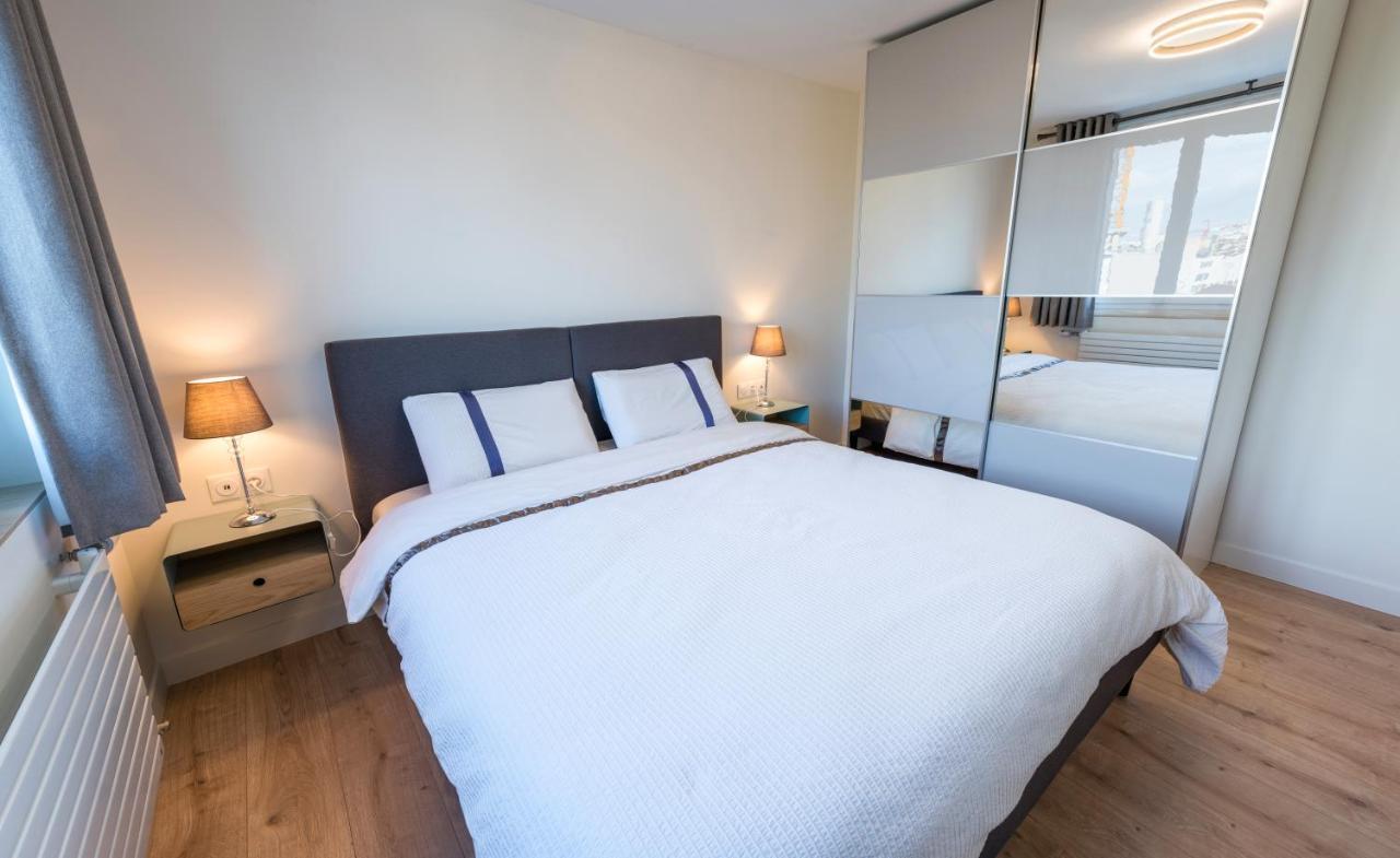 T2 De Standing Climatise Avec Parking Prive, Tram T2 T5, Hopitaux Est Apartman Bron Kültér fotó