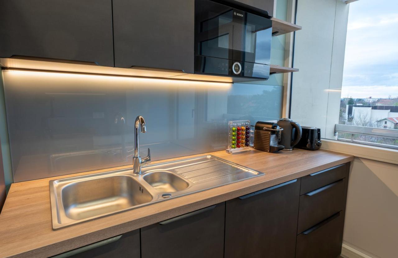 T2 De Standing Climatise Avec Parking Prive, Tram T2 T5, Hopitaux Est Apartman Bron Kültér fotó