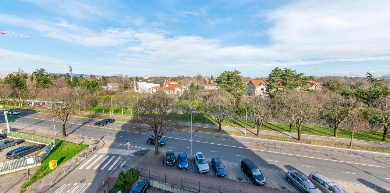 T2 De Standing Climatise Avec Parking Prive, Tram T2 T5, Hopitaux Est Apartman Bron Kültér fotó