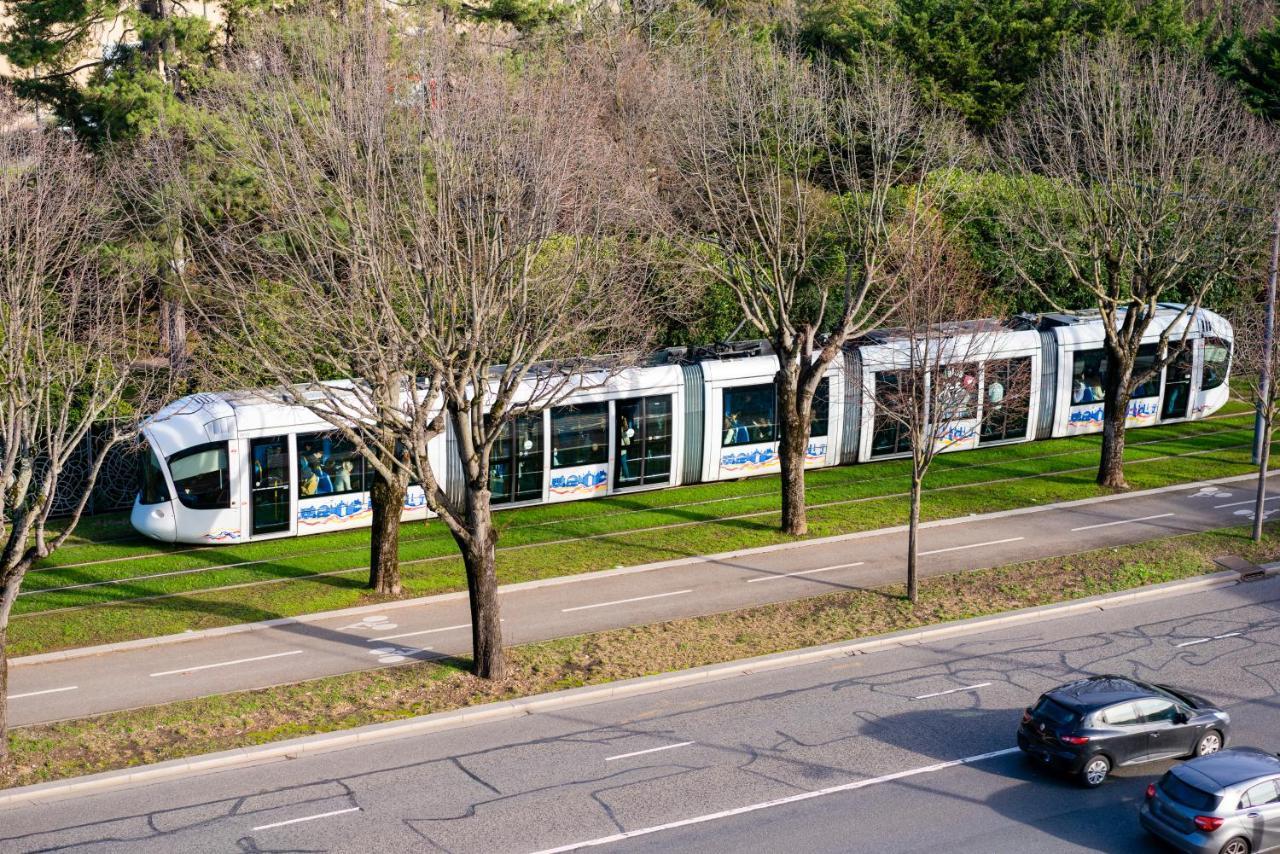 T2 De Standing Climatise Avec Parking Prive, Tram T2 T5, Hopitaux Est Apartman Bron Kültér fotó